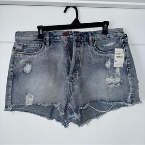 NWT- Blank NYC Women’s Distressed Denim Shorts Size 31